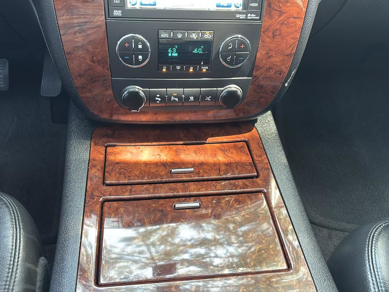 Used 2011 Chevrolet Avalanche LTZ AWD/4WD image 38