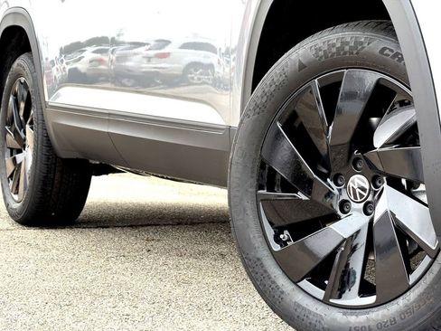 New 2026 Volkswagen Atlas SE FWD image 2