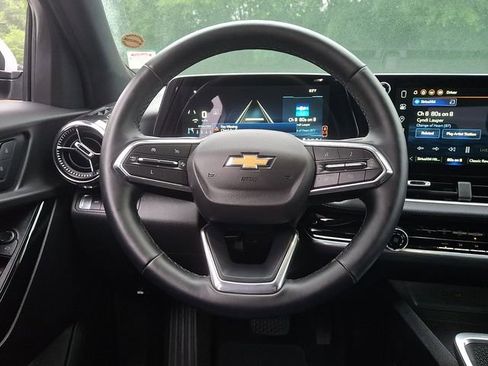 Used 2025 Chevrolet Equinox LT AWD/4WD image 19