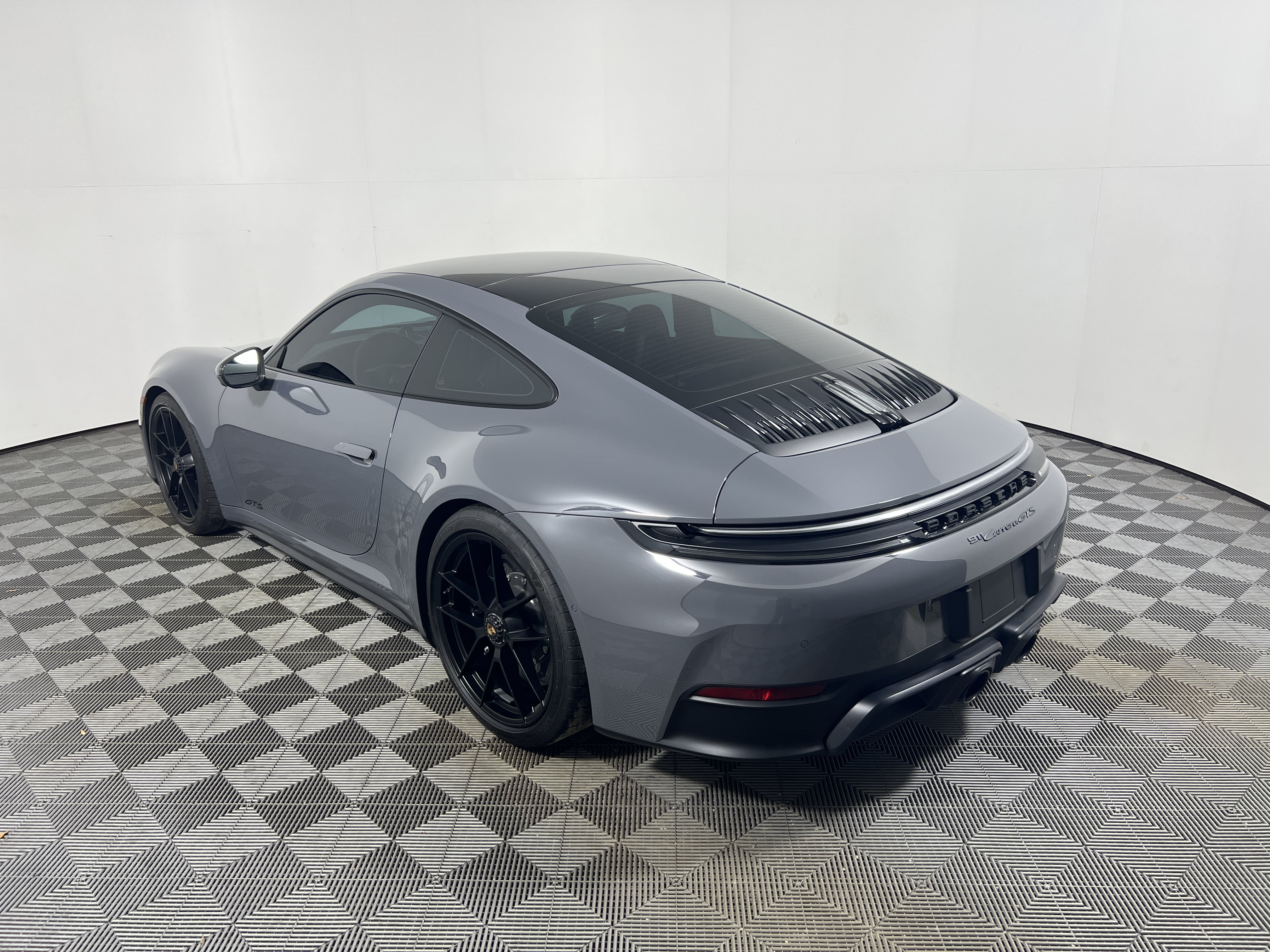 Certified 2025 Porsche 911 Carrera GTS RWD image 3
