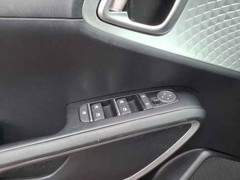 Used 2023 Kia Soul LX image 18