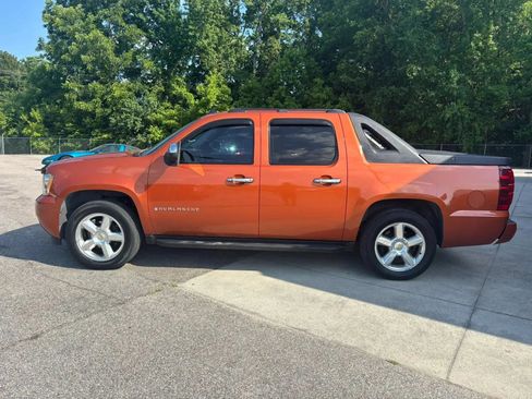 Used 2007 Chevrolet Avalanche LTZ w/ LTZ Preferred Equipment Group RWD image 8