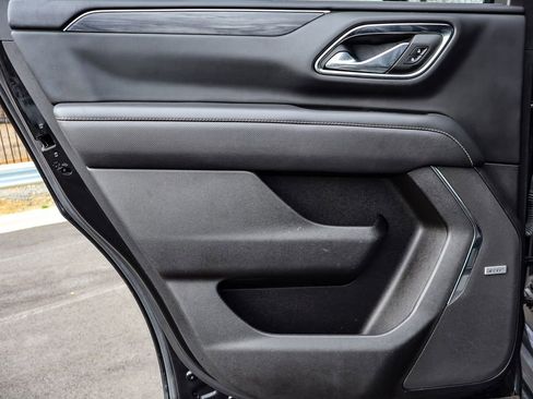 Used 2023 GMC Yukon SLT image 40