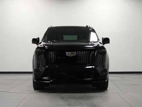 Used 2025 Cadillac Escalade V image 9