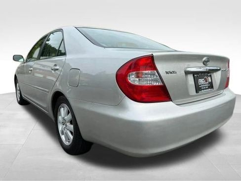 Used 2002 Toyota Camry XLE image 3