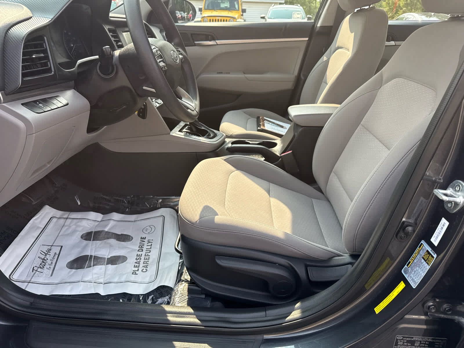 Used 2020 Hyundai Elantra SE FWD image 11