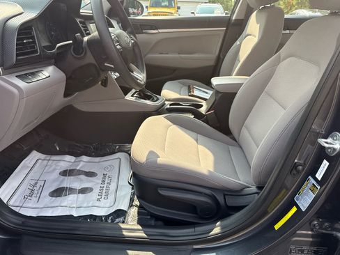 Used 2020 Hyundai Elantra SE FWD image 11
