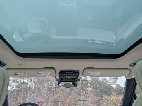 Used 2023 Land Rover Range Rover SE image 26