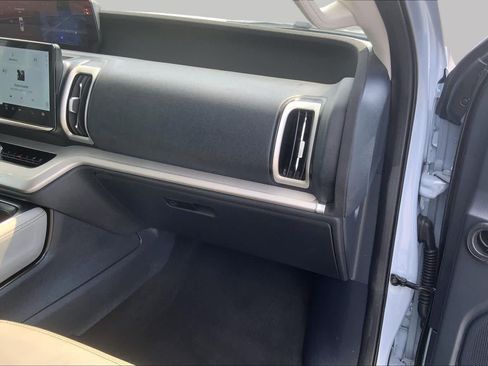 Used 2025 Ford Expedition Active AWD/4WD image 18