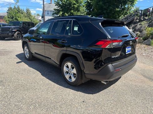 Used 2020 Toyota RAV4 XLE w/ Convenience Package AWD/4WD image 4