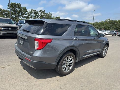 Certified 2022 Ford Explorer XLT w/ Equipment Group 202A AWD/4WD image 5