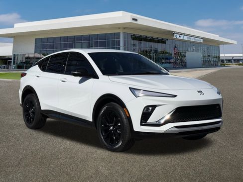 Used 2024 Buick Envista Sport Touring image 2