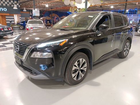 Used 2023 Nissan Rogue SV image 1