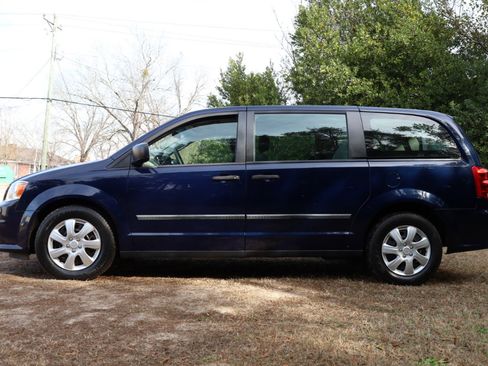 Used 2016 Dodge Grand Caravan American Value Package image 2