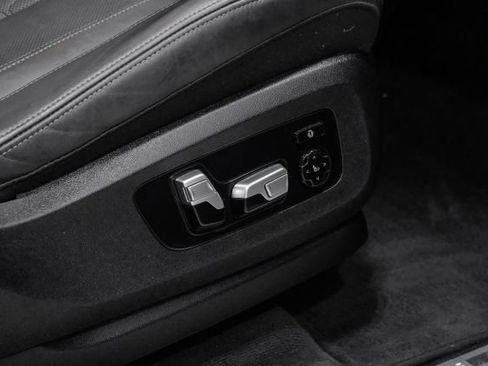 Used 2021 BMW X7 M50i w/ Dynamic Handling Package AWD/4WD image 49