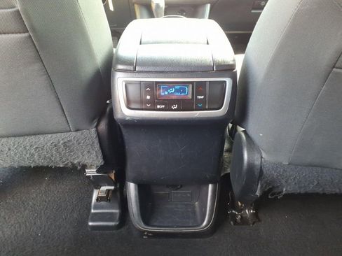 Used 2015 Toyota Highlander LE FWD image 6