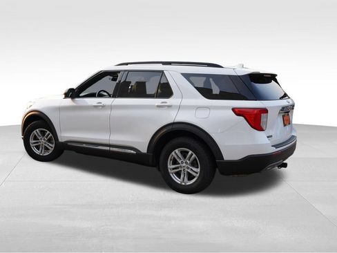 Used 2020 Ford Explorer XLT w/ Equipment Group 202A AWD/4WD image 8