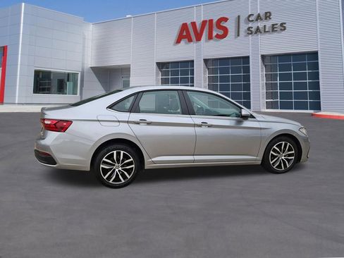 Used 2025 Volkswagen Jetta SE FWD image 7