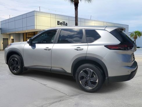 Used 2024 Nissan Rogue SV FWD image 3