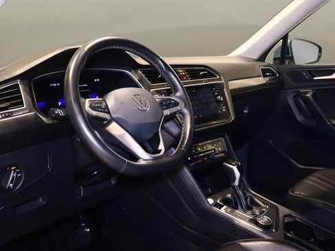 Used 2024 Volkswagen Tiguan SE image 10