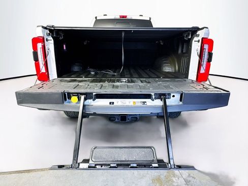 Used 2025 Ford F350 Platinum w/ FX4 Off-Road Package image 31