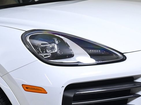 Used 2023 Porsche Cayenne Platinum Edition image 11
