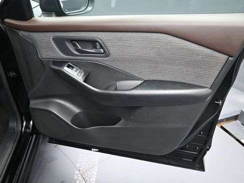 Used 2023 Nissan Rogue S AWD/4WD image 35