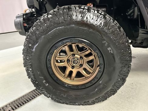 Used 2021 Jeep Wrangler Unlimited Rubicon w/ Xtreme Recon 35" Tire Package image 9