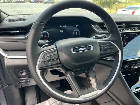 New 2025 Jeep Grand Cherokee L Altitude image 10