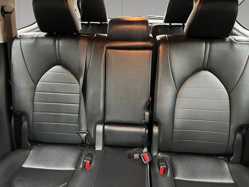 Used 2026 Toyota Highlander XLE w/ Protection Package #3 (TMS) AWD/4WD image 16