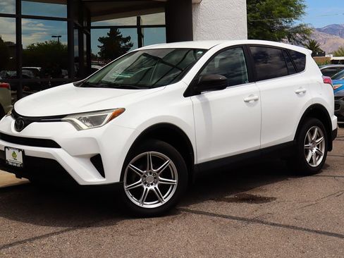 Used 2018 Toyota RAV4 LE w/ All Weather Liner Package FWD image 2