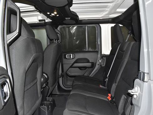 Used 2023 Jeep Wrangler Unlimited Sahara AWD/4WD image 26