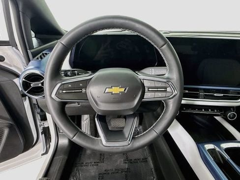 Used 2024 Chevrolet Equinox EV LT FWD image 11