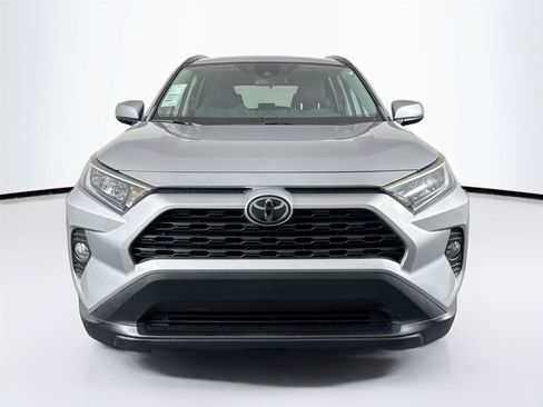 Used 2020 Toyota RAV4 XLE w/ Convenience Package FWD image 7