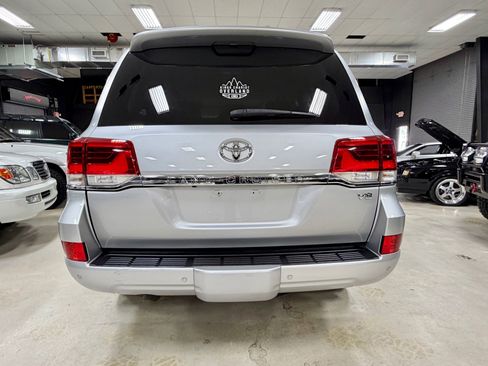 Used 2016 Toyota Land Cruiser image 11