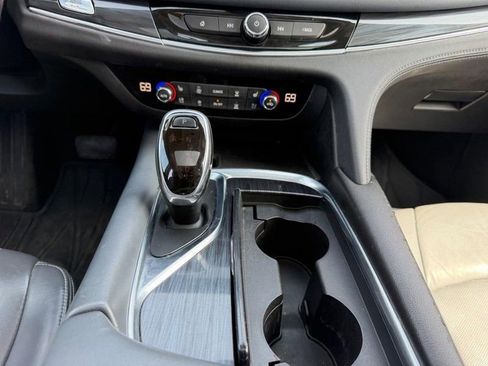 Used 2018 Buick Enclave Premium image 18