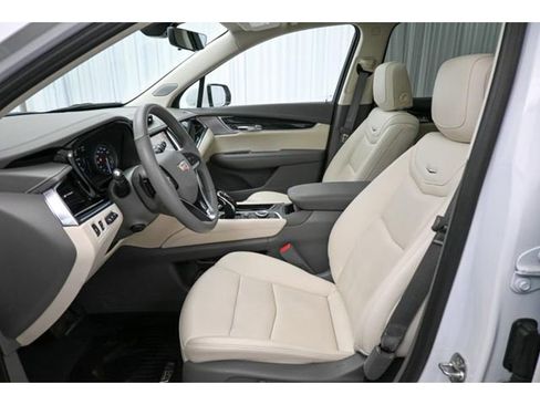 Used 2024 Cadillac XT6 Premium Luxury w/ Technology Package image 37