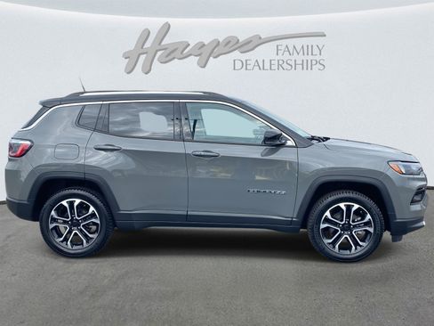Certified 2022 Jeep Compass Limited image 2