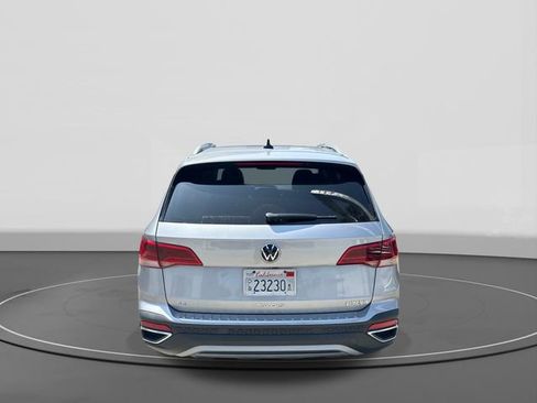 Certified 2024 Volkswagen Taos SE w/ Panoramic Sunroof Package FWD image 4