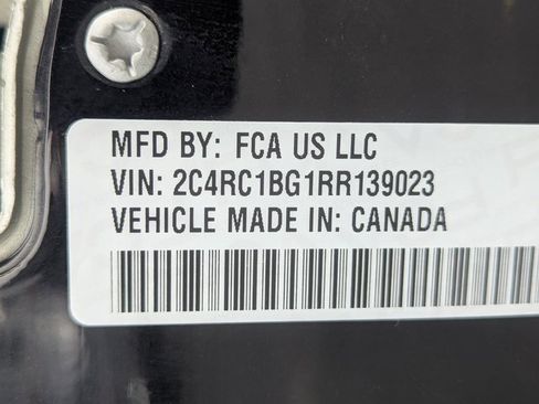 Used 2024 Chrysler Pacifica Touring-L image 36