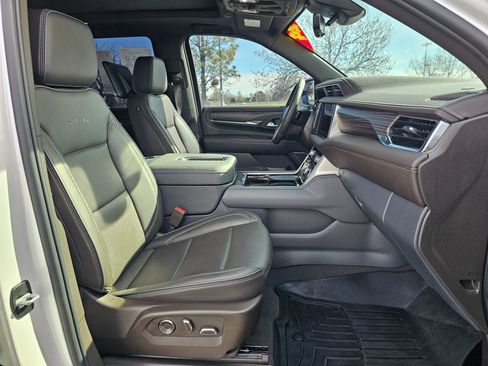 Used 2024 GMC Yukon Denali w/ Denali Reserve Package image 10