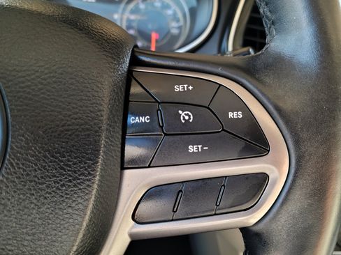 Used 2019 Jeep Cherokee Limited image 11