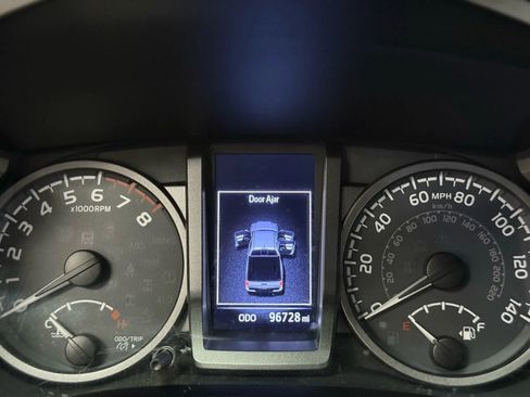 Used 2018 Toyota Tacoma TRD Sport image 21