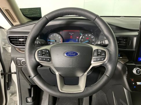 Certified 2022 Ford Explorer Limited w/ Limited Technology Package image 16