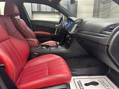 Used 2013 Chrysler 300 S RWD image 29