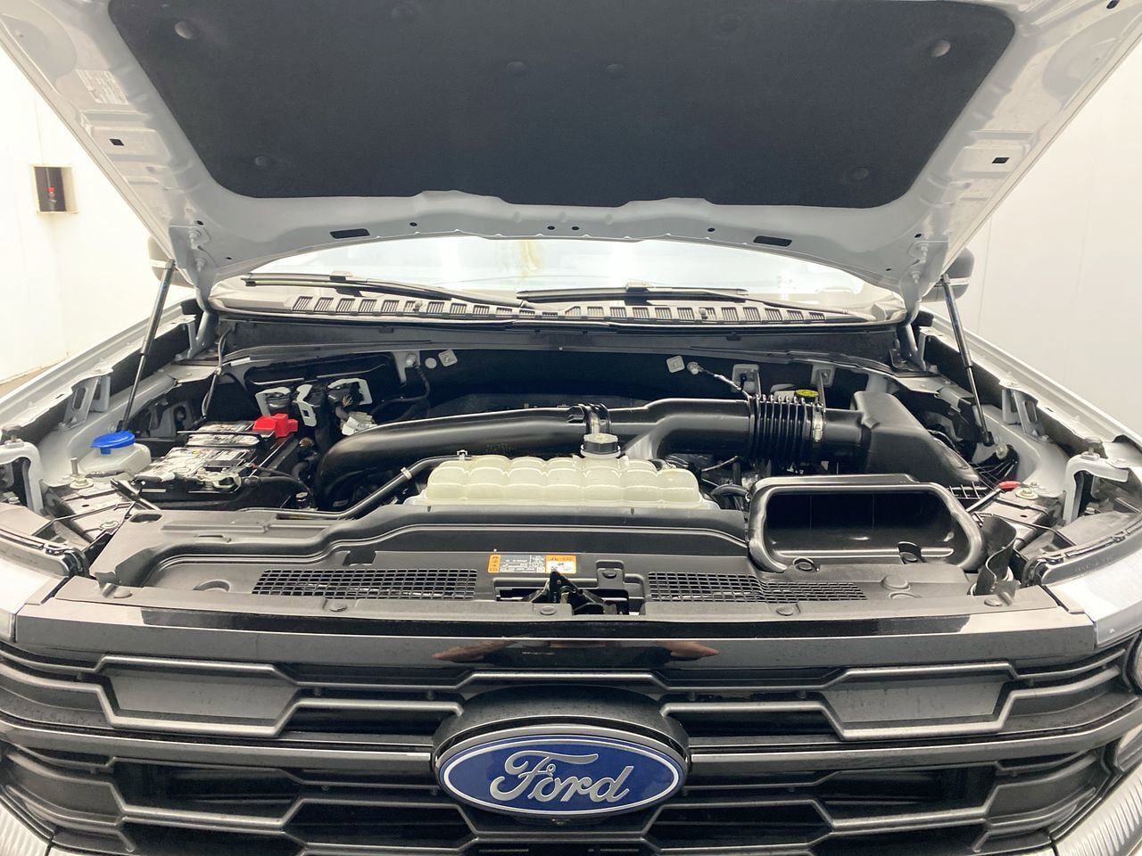 Used 2025 Ford Expedition Active AWD/4WD image 11