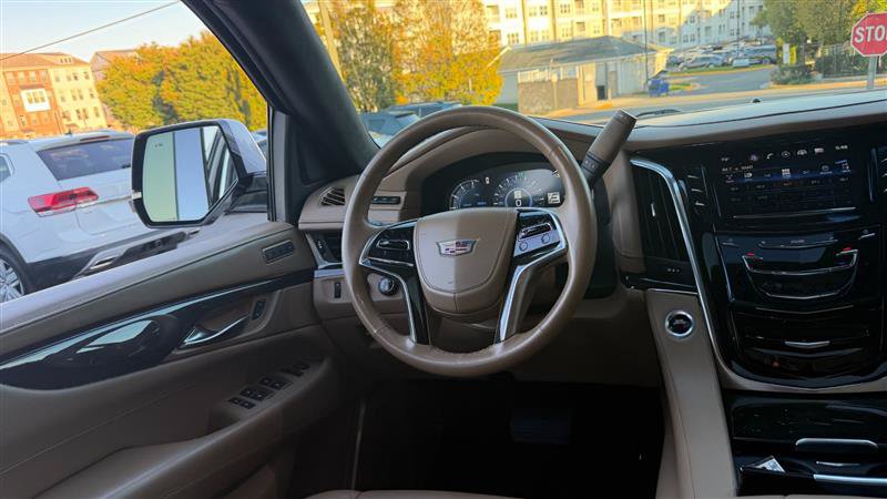 Used 2020 Cadillac Escalade Platinum AWD/4WD image 26