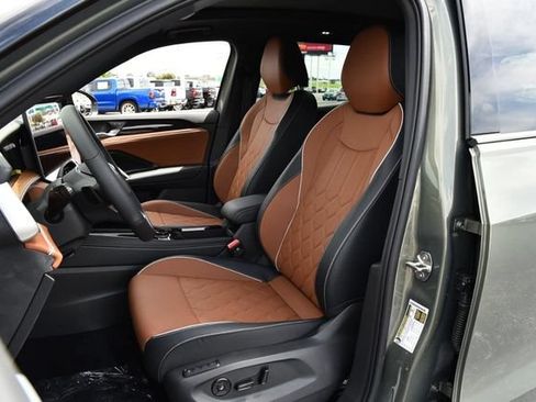 New 2026 Volkswagen Tiguan SEL R-Line AWD/4WD image 18