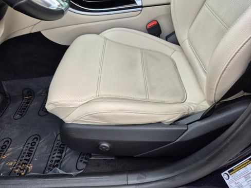 Used 2023 Mercedes-Benz C 300 4MATIC Sedan image 22
