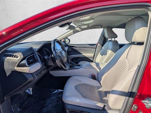 Used 2022 Toyota Camry SE image 14